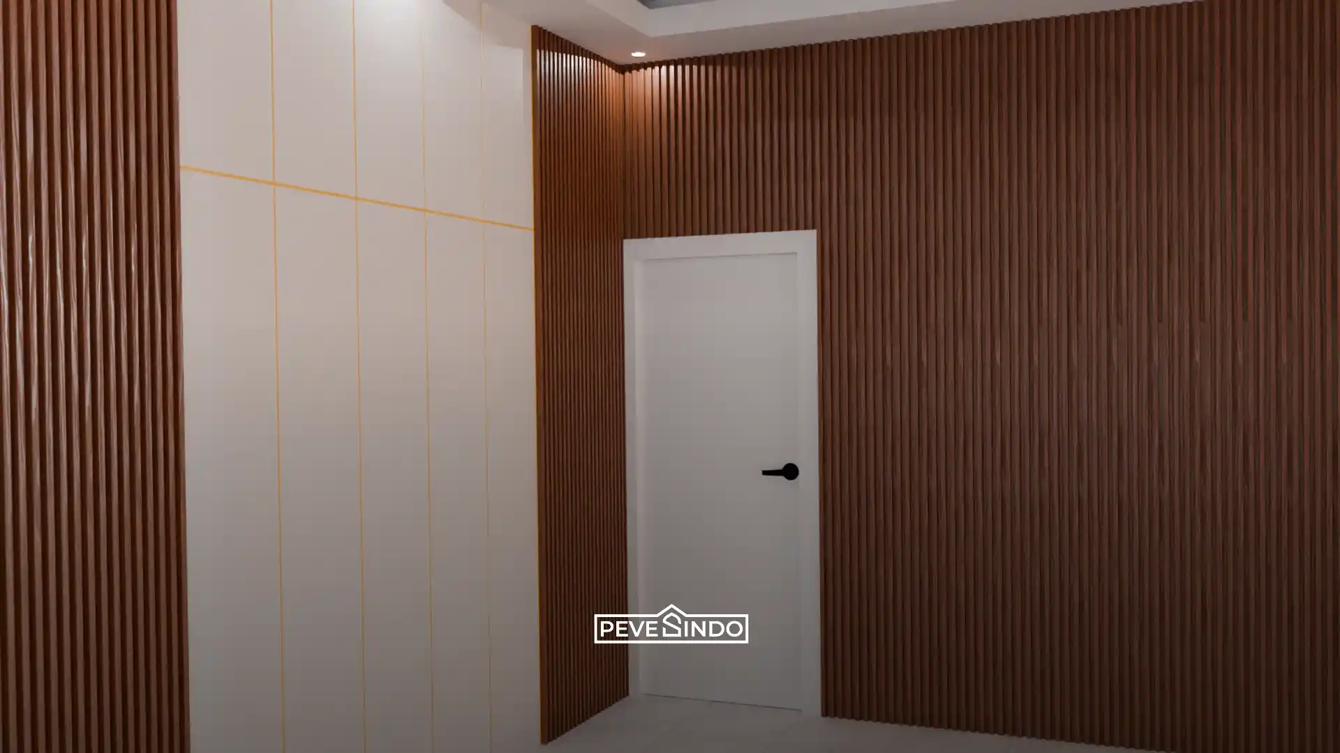 Pemasangan wpc fluted panel kualitas ekspor di ruang keluarga mewah yang berplafon tinggi.