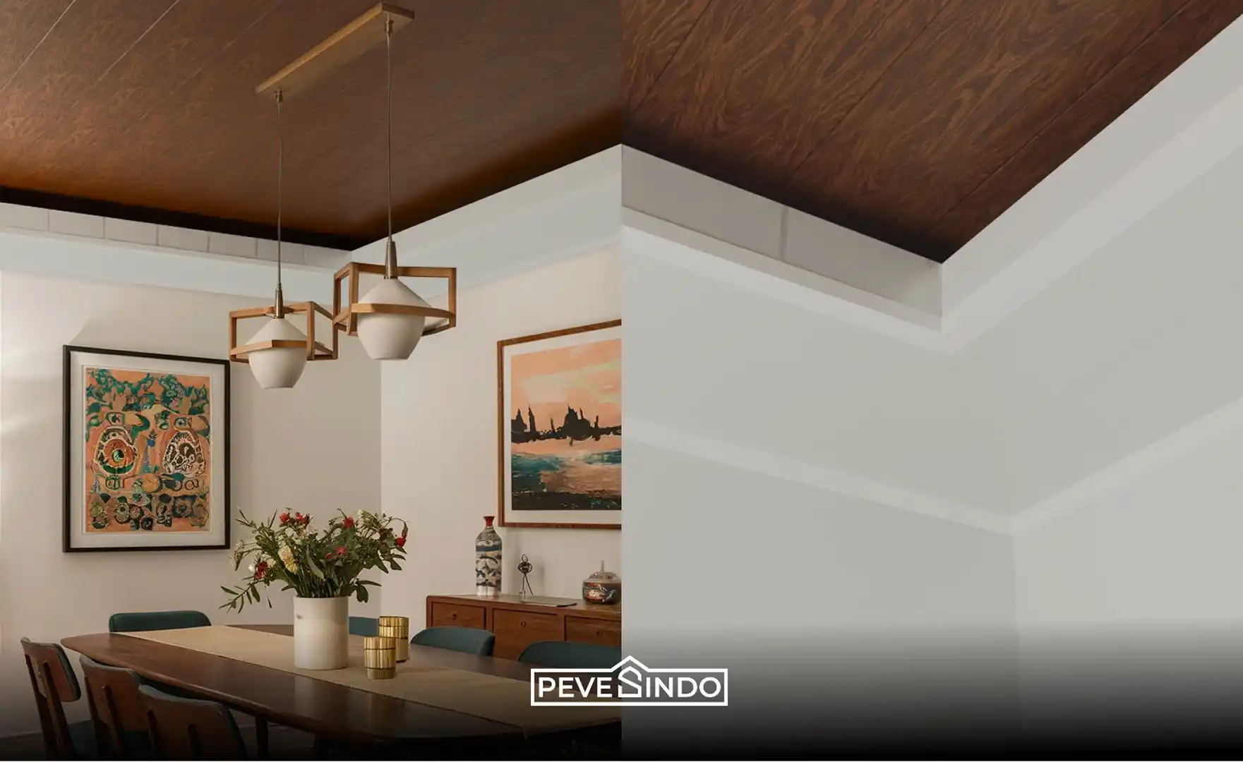Plafon PVC ringan pada rumah renovasi dengan lampu gantung kristal