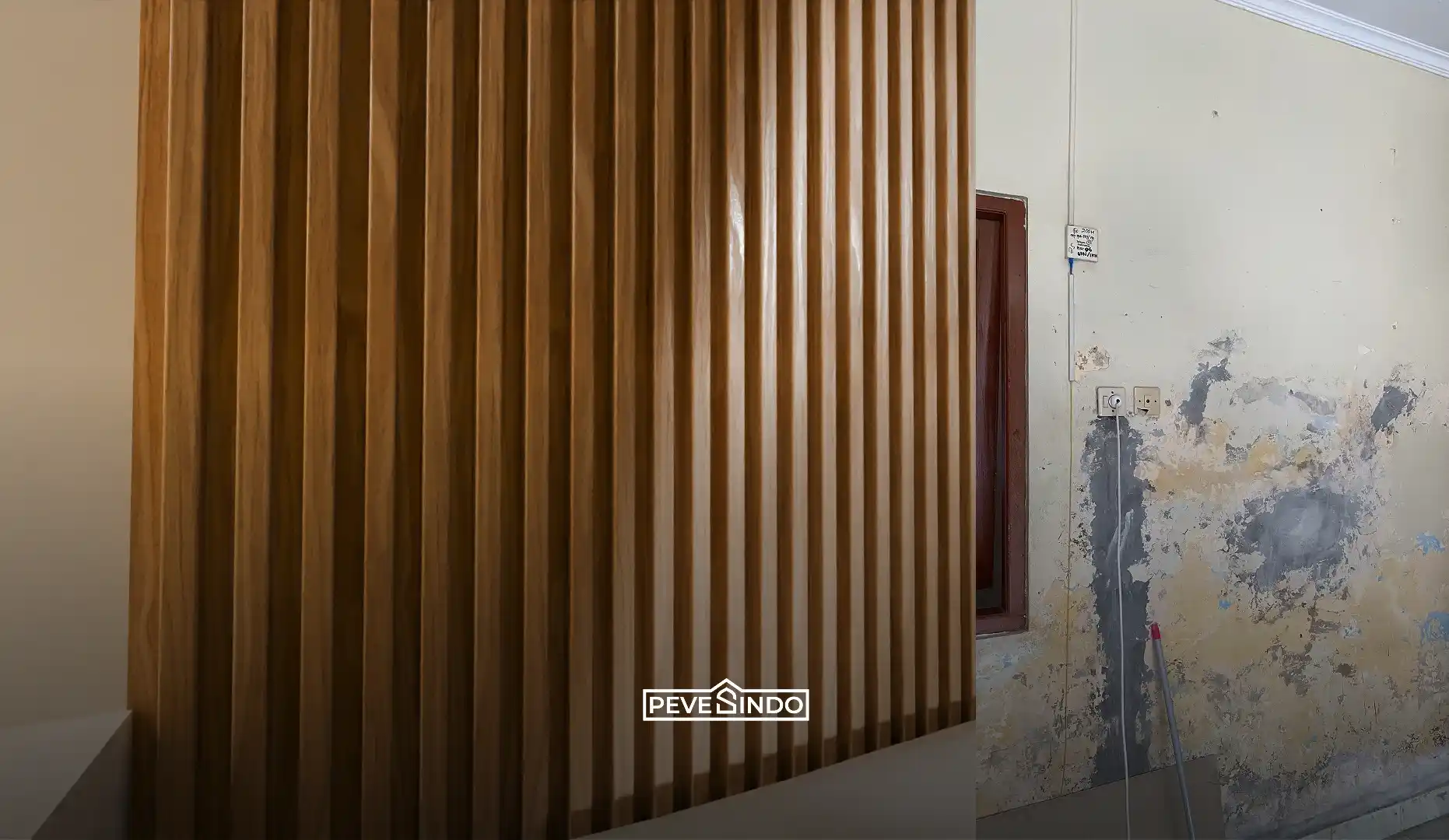 Pemasangan WPC fluted panel pada area dinding rumah yang rawan lembap.
