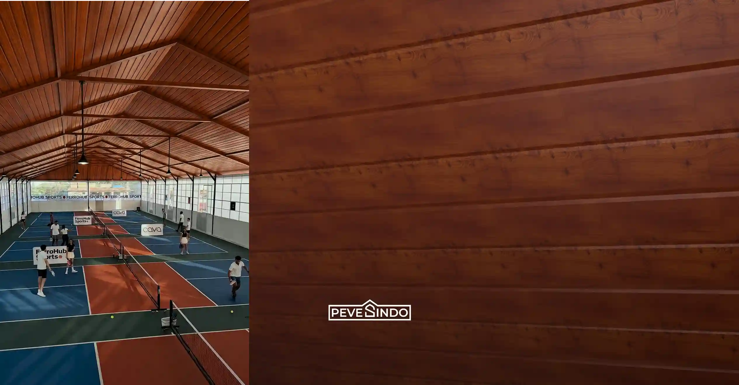 Atap arena olahraga indoor luas yang menggunakan plafon PVC panjang 4 meter motif kayu gelap dari Pevesindo.